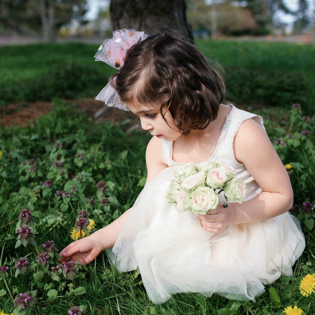 Flower girl skirt | Tulle skirt | Tutu | Kids tutu | Wedding party clothes | Toddler tutu | Birthday tutu | Photo props | SatumaDesigns.com #tutu #wedding