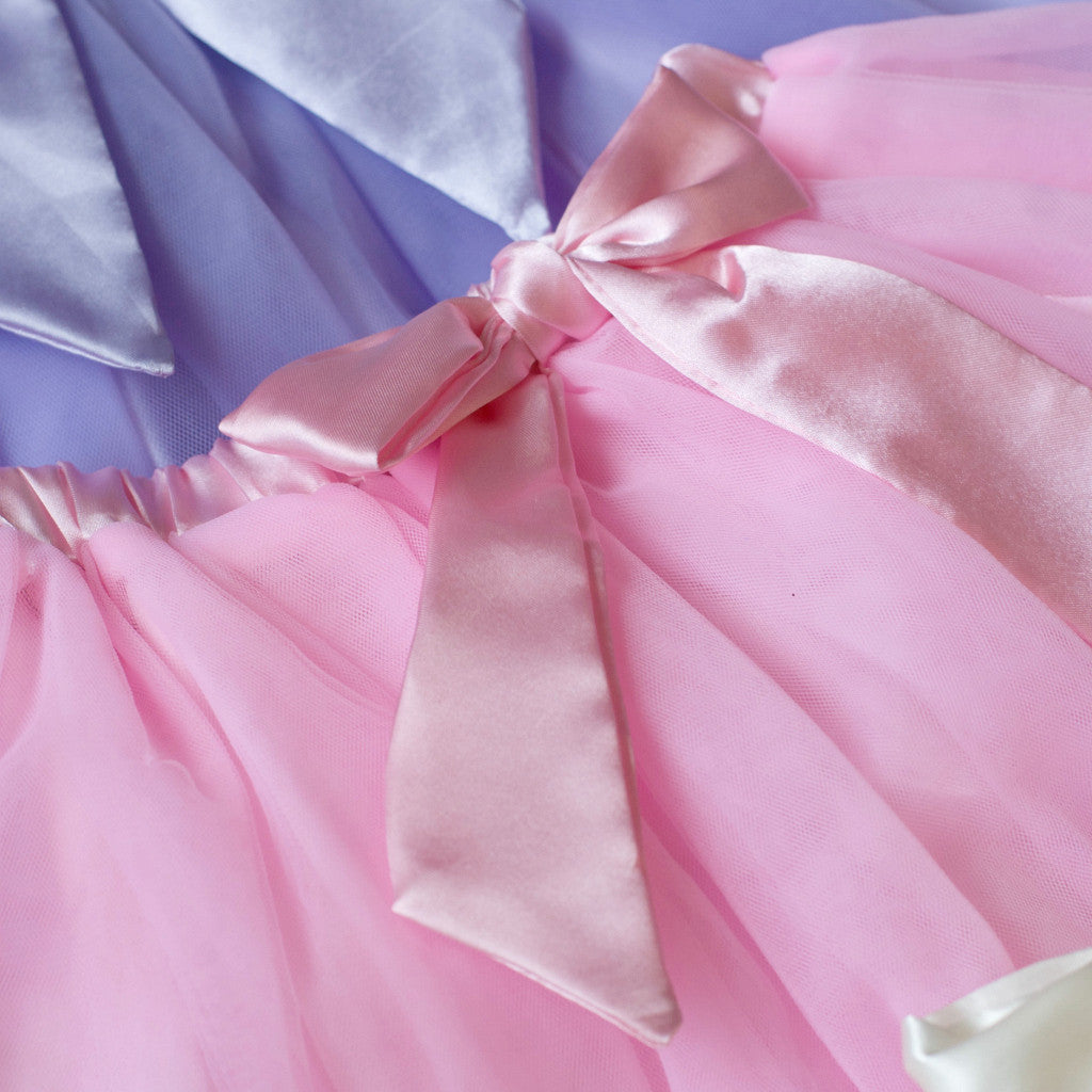 Flower girl skirt | Tulle skirt | Tutu | Kids tutu | Wedding party clothes | Toddler tutu | Birthday tutu | Photo props | SatumaDesigns.com #tutu #wedding